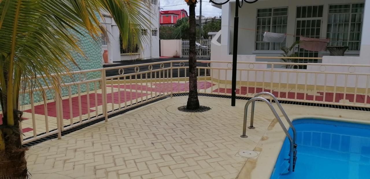 Les Camelias Ground Floor Apartment Flic en Flac Exterior photo